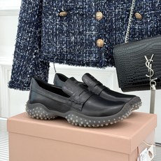 Miu Miu/缪缪26WF新品 复古增高休闲运动乐福鞋 秋冬衣橱万能百搭款 复古腔调直接拉满 做旧小牛皮触感细腻 金币 Miu Miu/缪缪26WF新品 复古增高休闲运动乐福鞋 秋冬衣橱万能百搭款 复古腔调直接拉满 做旧小牛皮触感细腻 金币