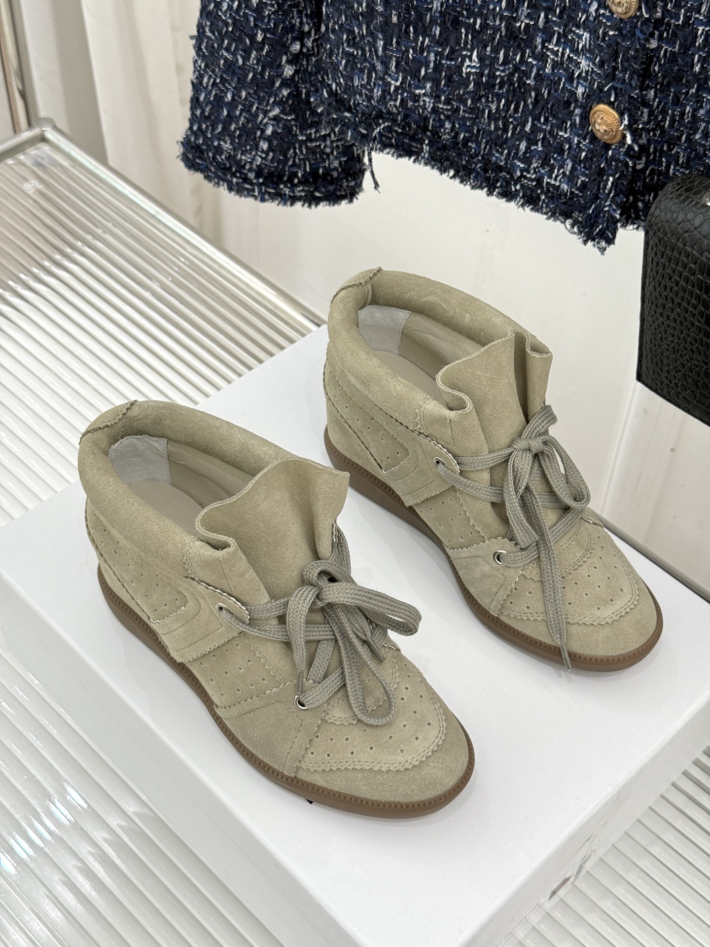 ISABEL MARANT/伊莎贝尔26WF新品 复古内增高高帮运动休闲马丁靴短靴 秋冬鞋柜宝藏短靴 上脚解锁三七分比例 ISABEL MARANT/伊莎贝尔26WF新品 复古内增高高帮运动休闲马丁靴短靴 秋冬鞋柜宝藏短靴 上脚解锁三七分比例