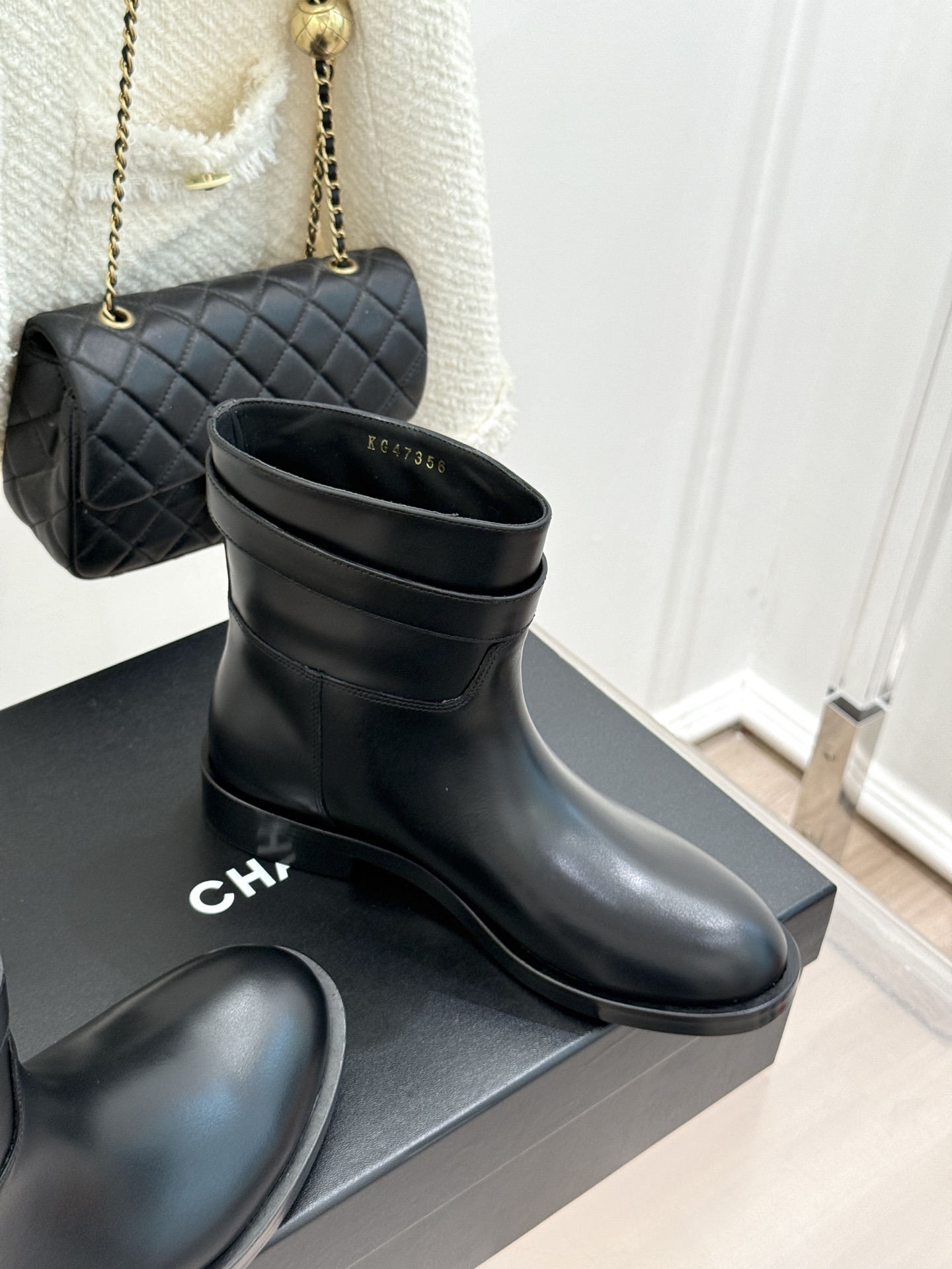 CHANE*|小香26B新品双C 金属皮带扣骑士靴短靴 双C金属皮带扣点睛 牛皮靴身细腻有光泽 上脚秒变直腿精 酷飒糅合 CHANE*|小香26B新品双C 金属皮带扣骑士靴短靴 双C金属皮带扣点睛 牛皮靴身细腻有光泽 上脚秒变直腿精 酷飒糅合