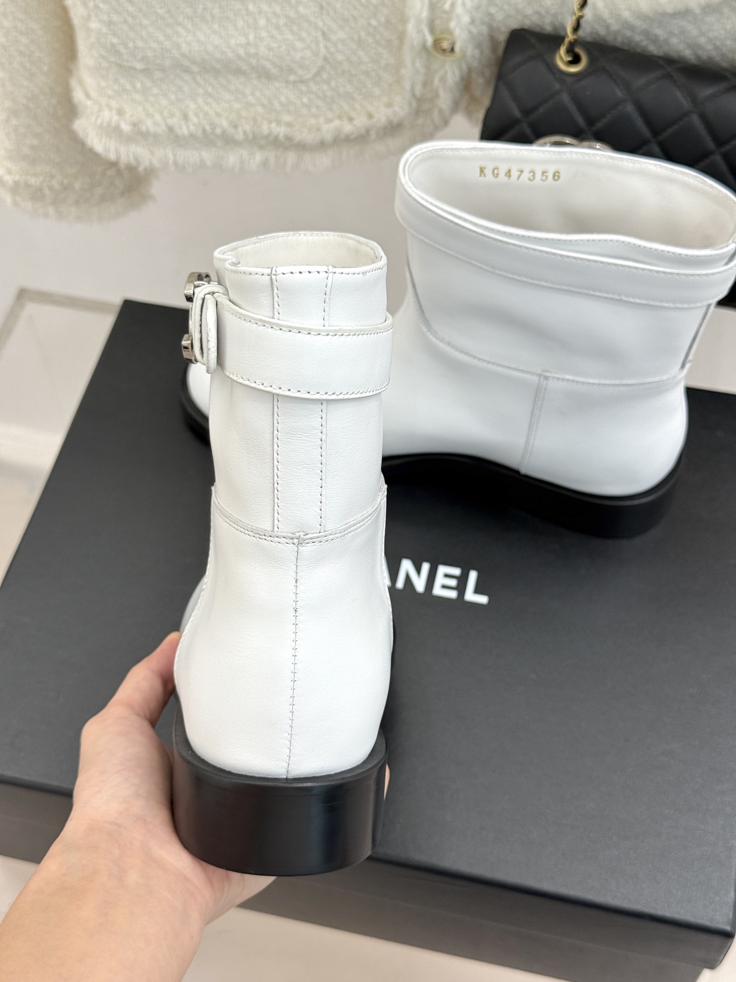 CHANE*|小香26B新品双C 金属皮带扣骑士靴短靴 双C金属皮带扣点睛 牛皮靴身细腻有光泽 上脚秒变直腿精 酷飒糅合 CHANE*|小香26B新品双C 金属皮带扣骑士靴短靴 双C金属皮带扣点睛 牛皮靴身细腻有光泽 上脚秒变直腿精 酷飒糅合