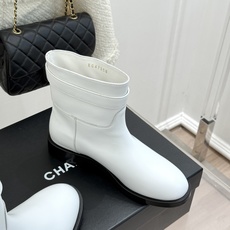 CHANE*|小香26B新品双C 金属皮带扣骑士靴短靴 双C金属皮带扣点睛 牛皮靴身细腻有光泽 上脚秒变直腿精 酷飒糅合 CHANE*|小香26B新品双C 金属皮带扣骑士靴短靴 双C金属皮带扣点睛 牛皮靴身细腻有光泽 上脚秒变直腿精 酷飒糅合