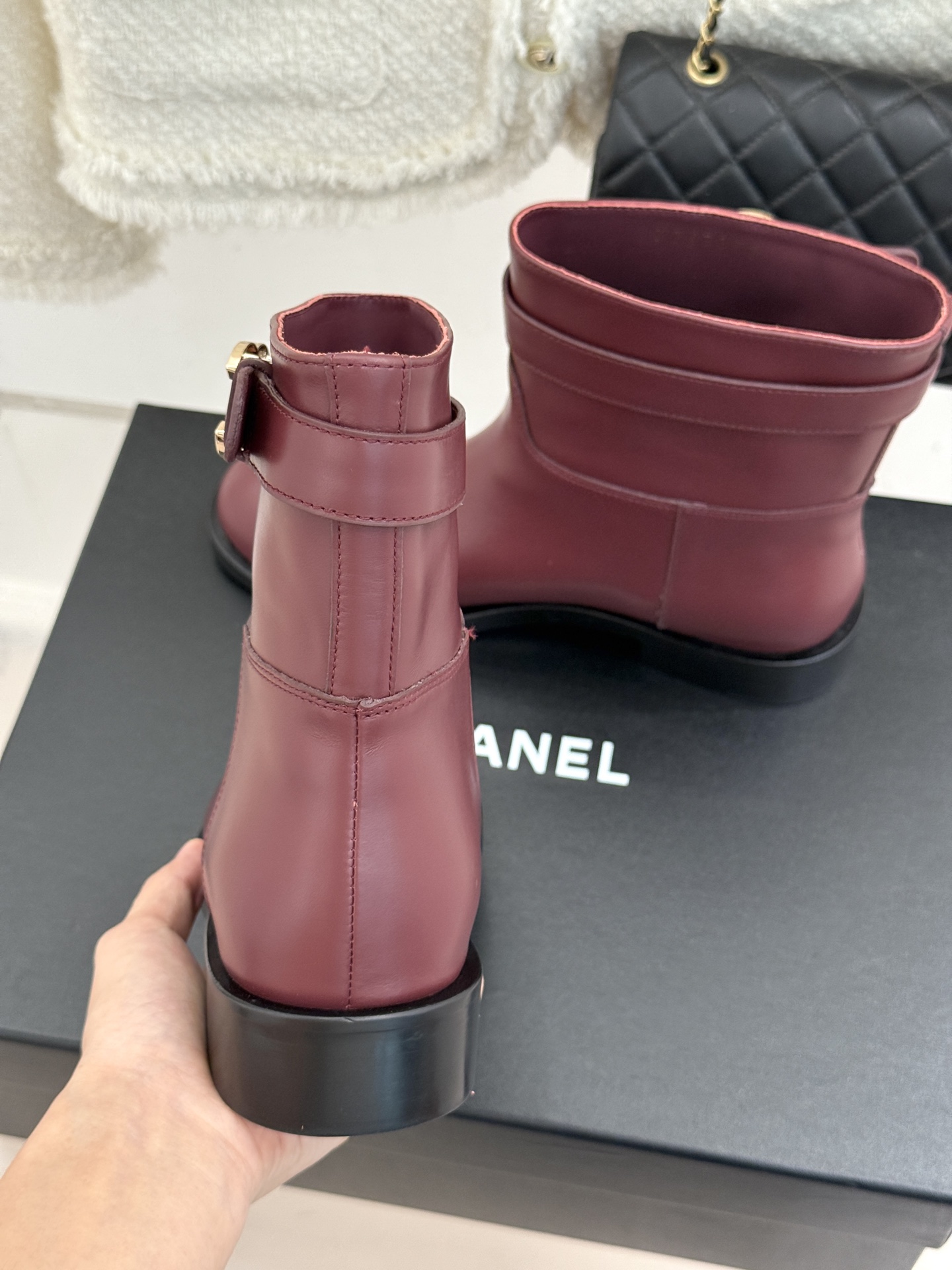 CHANE*|小香26B新品双C 金属皮带扣骑士靴短靴 双C金属皮带扣点睛 牛皮靴身细腻有光泽 上脚秒变直腿精 酷飒糅合 CHANE*|小香26B新品双C 金属皮带扣骑士靴短靴 双C金属皮带扣点睛 牛皮靴身细腻有光泽 上脚秒变直腿精 酷飒糅合