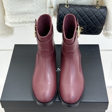 CHANE*|小香26B新品双C 金属皮带扣骑士靴短靴 双C金属皮带扣点睛 牛皮靴身细腻有光泽 上脚秒变直腿精 酷飒糅合 CHANE*|小香26B新品双C 金属皮带扣骑士靴短靴 双C金属皮带扣点睛 牛皮靴身细腻有光泽 上脚秒变直腿精 酷飒糅合