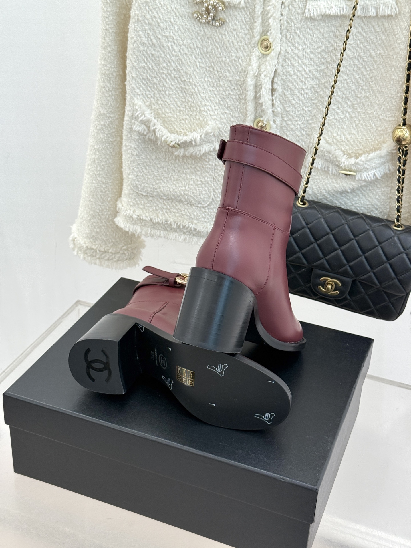 CHANE*|小香26B新品双C 金属皮带扣骑士靴短靴 双C金属皮带扣点睛 牛皮靴身细腻有光泽 上脚秒变直腿精 酷飒糅合 CHANE*|小香26B新品双C 金属皮带扣骑士靴短靴 双C金属皮带扣点睛 牛皮靴身细腻有光泽 上脚秒变直腿精 酷飒糅合
