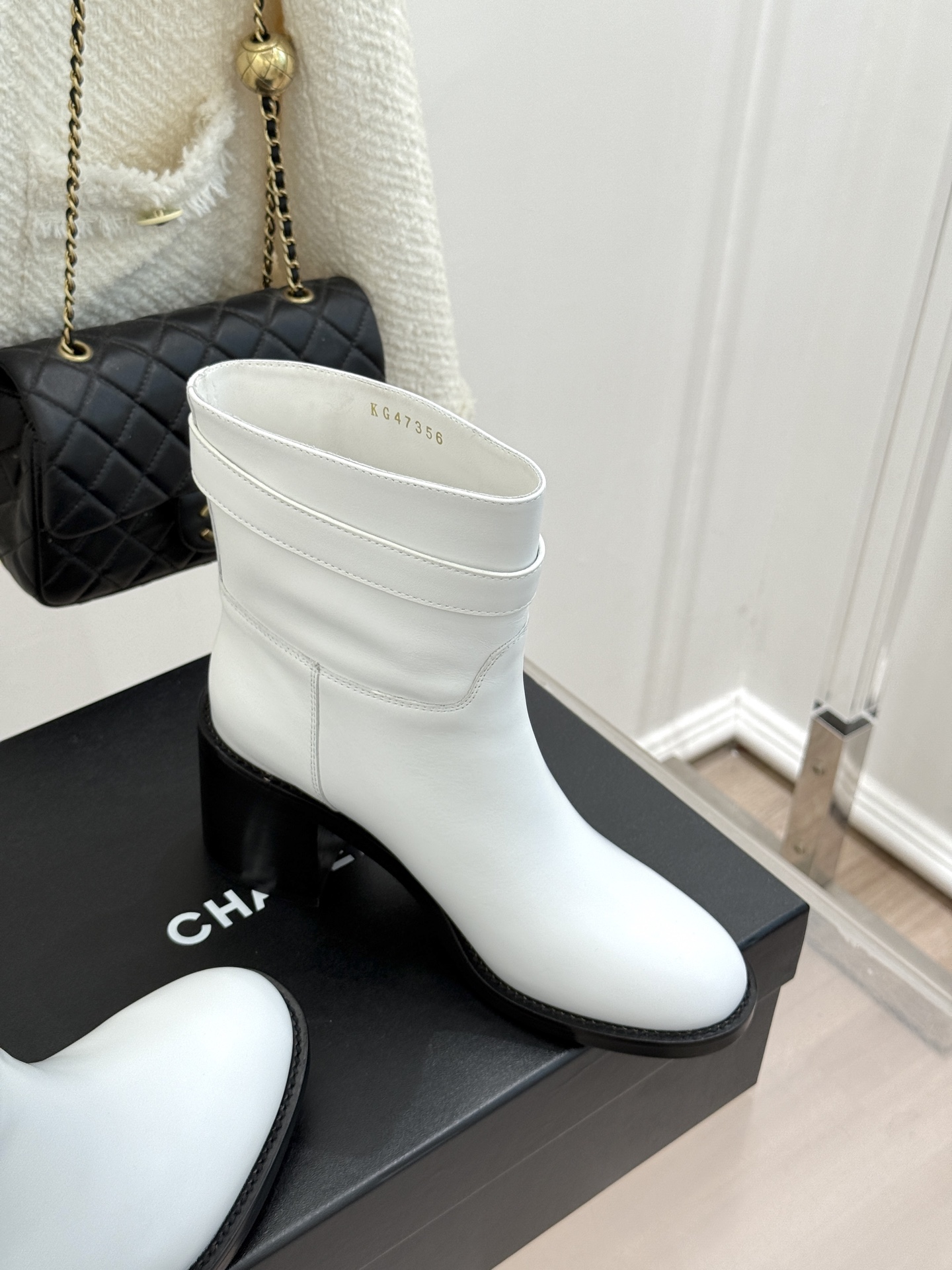 CHANE*|小香26B新品双C 金属皮带扣骑士靴短靴 双C金属皮带扣点睛 牛皮靴身细腻有光泽 上脚秒变直腿精 酷飒糅合 CHANE*|小香26B新品双C 金属皮带扣骑士靴短靴 双C金属皮带扣点睛 牛皮靴身细腻有光泽 上脚秒变直腿精 酷飒糅合