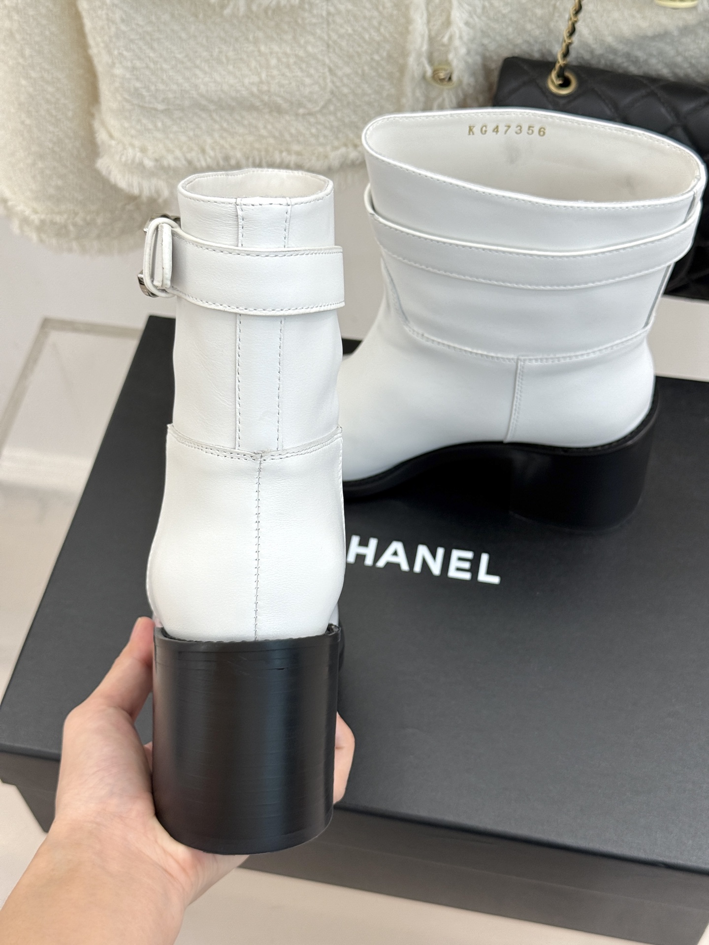 CHANE*|小香26B新品双C 金属皮带扣骑士靴短靴 双C金属皮带扣点睛 牛皮靴身细腻有光泽 上脚秒变直腿精 酷飒糅合 CHANE*|小香26B新品双C 金属皮带扣骑士靴短靴 双C金属皮带扣点睛 牛皮靴身细腻有光泽 上脚秒变直腿精 酷飒糅合