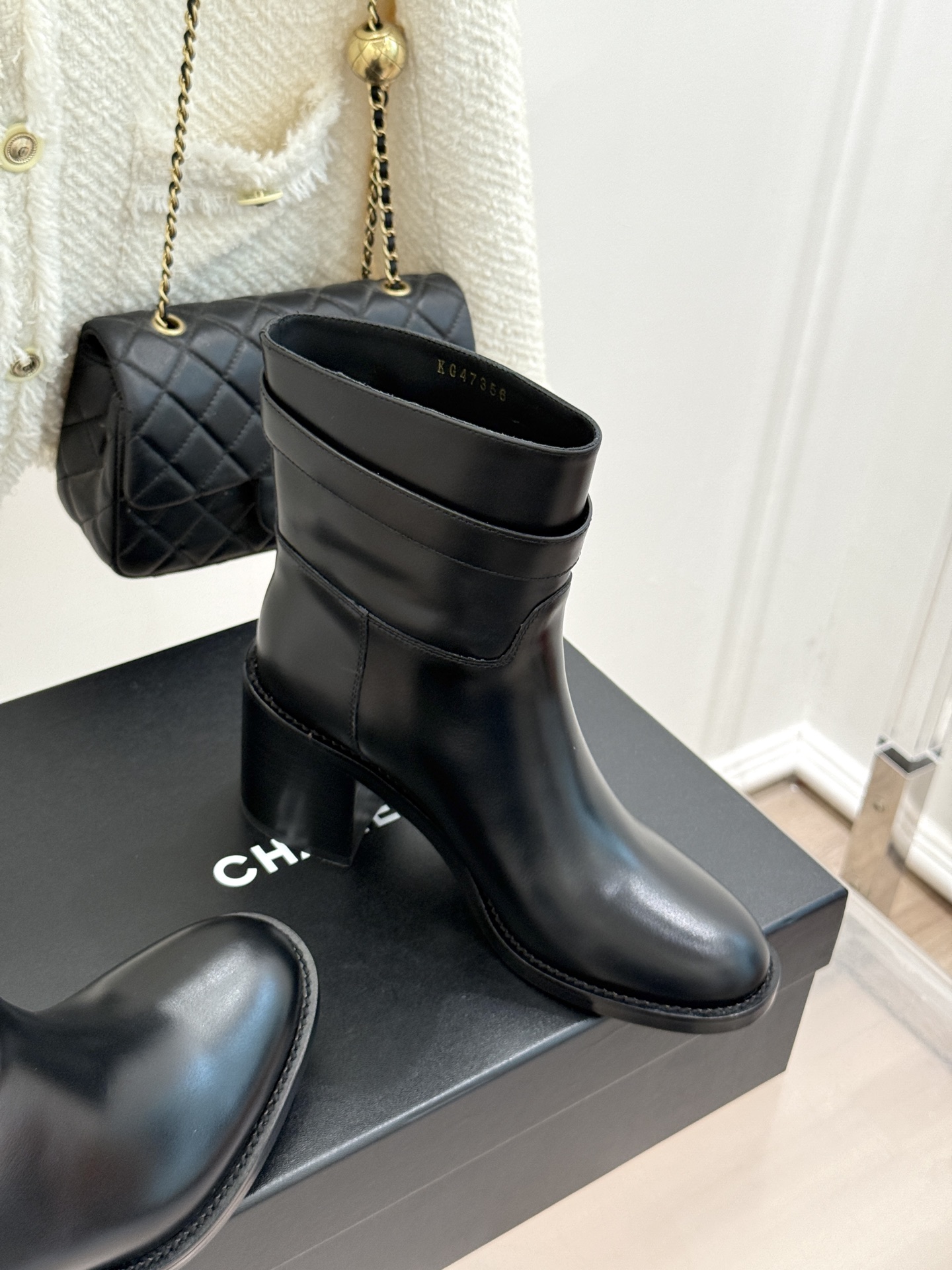 CHANE*|小香26B新品双C 金属皮带扣骑士靴短靴 双C金属皮带扣点睛 牛皮靴身细腻有光泽 上脚秒变直腿精 酷飒糅合 CHANE*|小香26B新品双C 金属皮带扣骑士靴短靴 双C金属皮带扣点睛 牛皮靴身细腻有光泽 上脚秒变直腿精 酷飒糅合