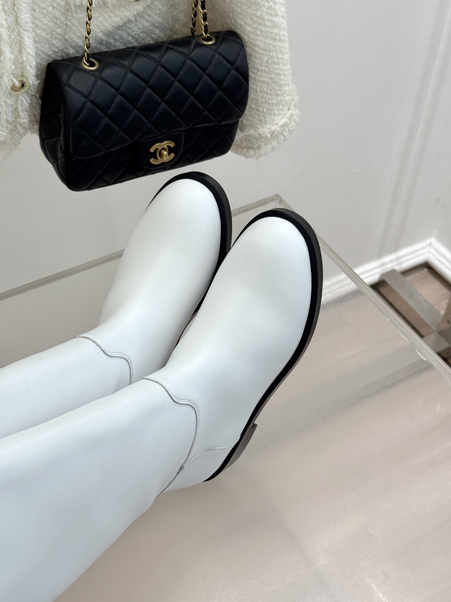 CHANE*|小香26B新品双C 金属皮带扣骑士靴短靴 双C金属皮带扣点睛 牛皮靴身细腻有光泽 上脚秒变直腿精 酷飒糅合 CHANE*|小香26B新品双C 金属皮带扣骑士靴短靴 双C金属皮带扣点睛 牛皮靴身细腻有光泽 上脚秒变直腿精 酷飒糅合