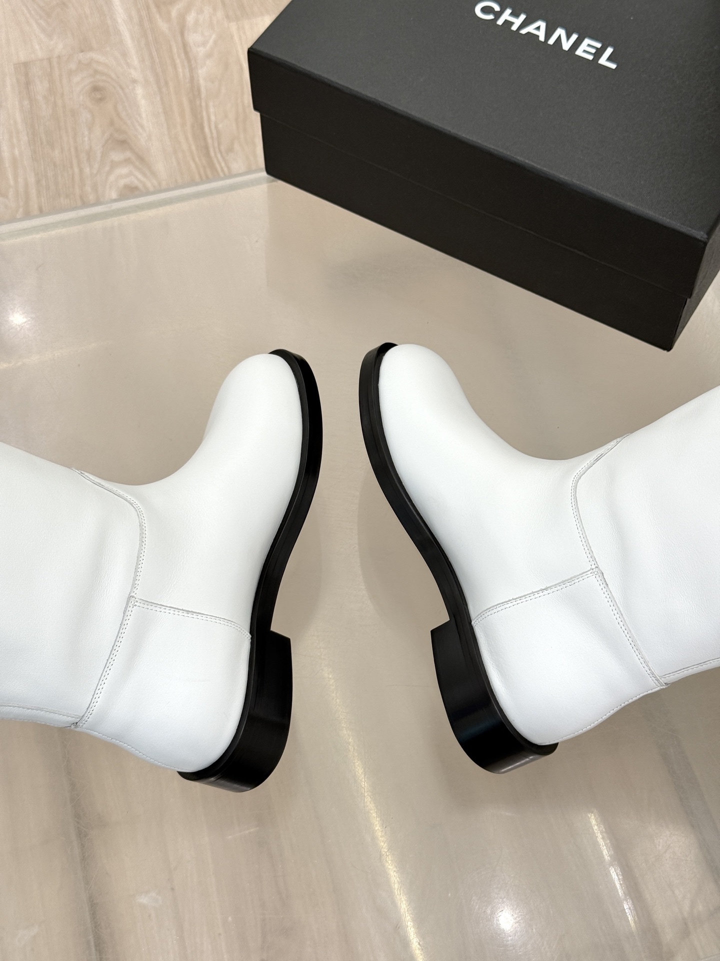 CHANE*|小香26B新品双C 金属皮带扣骑士靴短靴 双C金属皮带扣点睛 牛皮靴身细腻有光泽 上脚秒变直腿精 酷飒糅合 CHANE*|小香26B新品双C 金属皮带扣骑士靴短靴 双C金属皮带扣点睛 牛皮靴身细腻有光泽 上脚秒变直腿精 酷飒糅合