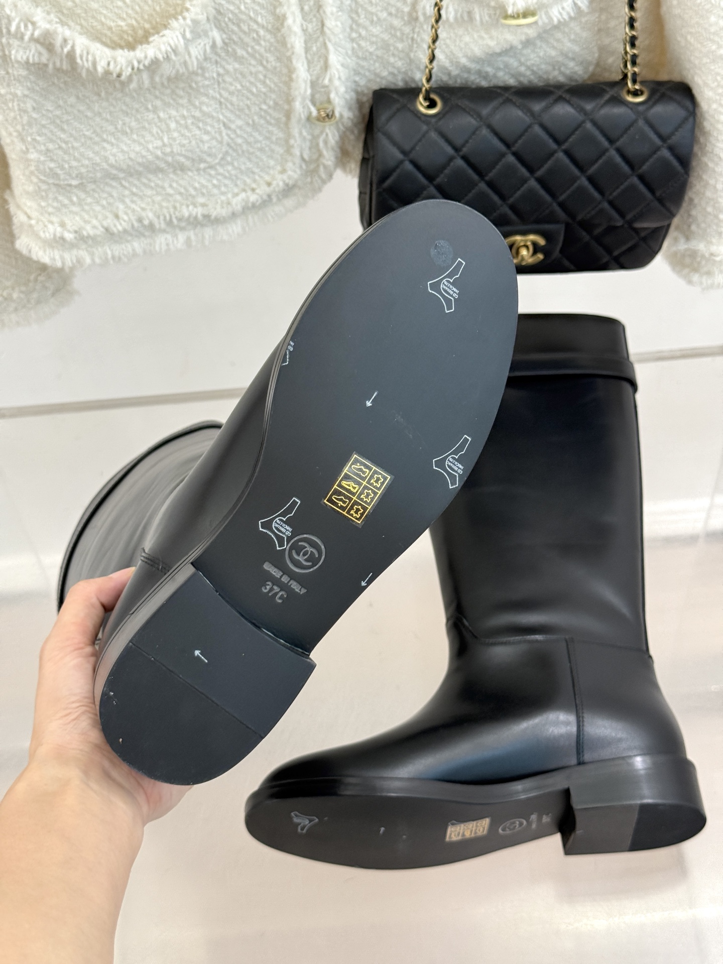 CHANE*|小香26B新品双C 金属皮带扣骑士靴短靴 双C金属皮带扣点睛 牛皮靴身细腻有光泽 上脚秒变直腿精 酷飒糅合 CHANE*|小香26B新品双C 金属皮带扣骑士靴短靴 双C金属皮带扣点睛 牛皮靴身细腻有光泽 上脚秒变直腿精 酷飒糅合