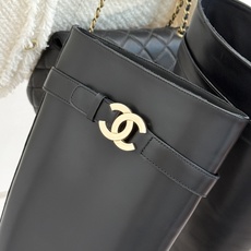 CHANE*|小香26B新品双C 金属皮带扣骑士靴短靴 双C金属皮带扣点睛 牛皮靴身细腻有光泽 上脚秒变直腿精 酷飒糅合 CHANE*|小香26B新品双C 金属皮带扣骑士靴短靴 双C金属皮带扣点睛 牛皮靴身细腻有光泽 上脚秒变直腿精 酷飒糅合