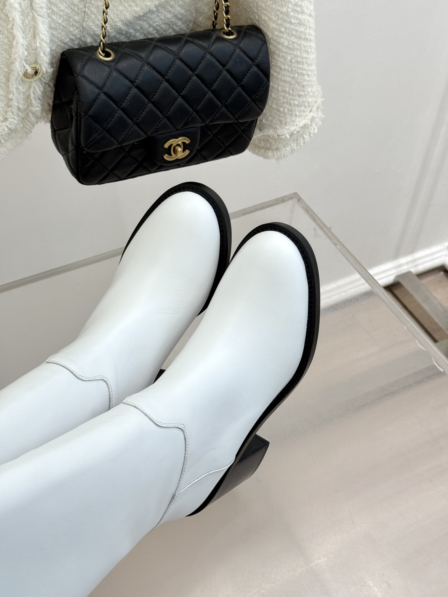 CHANE*|小香26B新品双C 金属皮带扣骑士靴短靴 双C金属皮带扣点睛 牛皮靴身细腻有光泽 上脚秒变直腿精 酷飒糅合 CHANE*|小香26B新品双C 金属皮带扣骑士靴短靴 双C金属皮带扣点睛 牛皮靴身细腻有光泽 上脚秒变直腿精 酷飒糅合
