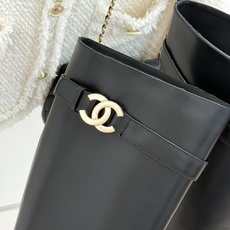 CHANE*|小香26B新品双C 金属皮带扣骑士靴短靴 双C金属皮带扣点睛 牛皮靴身细腻有光泽 上脚秒变直腿精 酷飒糅合 CHANE*|小香26B新品双C 金属皮带扣骑士靴短靴 双C金属皮带扣点睛 牛皮靴身细腻有光泽 上脚秒变直腿精 酷飒糅合