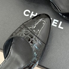 CHANE*|小香经典拼色 鳄鱼纹后空凉鞋 珍稀肌理复刻奢级质感 撞色拼接勾勒复古层次美学 后空剪裁透气衬脚纤细 圆头修 CHANE*|小香经典拼色 鳄鱼纹后空凉鞋 珍稀肌理复刻奢级质感 撞色拼接勾勒复古层次美学 后空剪裁透气衬脚纤细 圆头修