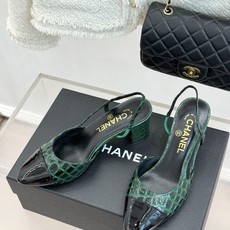 CHANE*|小香经典拼色 鳄鱼纹后空凉鞋 珍稀肌理复刻奢级质感 撞色拼接勾勒复古层次美学 后空剪裁透气衬脚纤细 圆头修 CHANE*|小香经典拼色 鳄鱼纹后空凉鞋 珍稀肌理复刻奢级质感 撞色拼接勾勒复古层次美学 后空剪裁透气衬脚纤细 圆头修