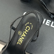 CHANE*|小香经典拼色 鳄鱼纹后空凉鞋 珍稀肌理复刻奢级质感 撞色拼接勾勒复古层次美学 后空剪裁透气衬脚纤细 圆头修 CHANE*|小香经典拼色 鳄鱼纹后空凉鞋 珍稀肌理复刻奢级质感 撞色拼接勾勒复古层次美学 后空剪裁透气衬脚纤细 圆头修