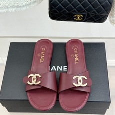 CHANE*|小香26B新品 双C金属扣一字带平底拖鞋 金属双C徽标精致亮眼 一字带简约不失格调 真皮鞋床亲肤贴合脚型 CHANE*|小香26B新品 双C金属扣一字带平底拖鞋 金属双C徽标精致亮眼 一字带简约不失格调 真皮鞋床亲肤贴合脚型