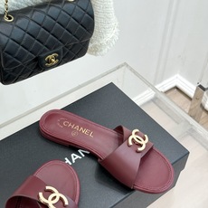 CHANE*|小香26B新品 双C金属扣一字带平底拖鞋 金属双C徽标精致亮眼 一字带简约不失格调 真皮鞋床亲肤贴合脚型 CHANE*|小香26B新品 双C金属扣一字带平底拖鞋 金属双C徽标精致亮眼 一字带简约不失格调 真皮鞋床亲肤贴合脚型