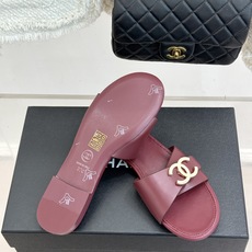 CHANE*|小香26B新品 双C金属扣一字带平底拖鞋 金属双C徽标精致亮眼 一字带简约不失格调 真皮鞋床亲肤贴合脚型 CHANE*|小香26B新品 双C金属扣一字带平底拖鞋 金属双C徽标精致亮眼 一字带简约不失格调 真皮鞋床亲肤贴合脚型