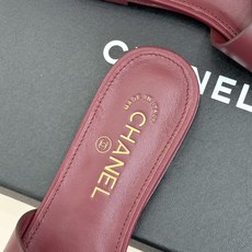 CHANE*|小香26B新品 双C金属扣一字带平底拖鞋 金属双C徽标精致亮眼 一字带简约不失格调 真皮鞋床亲肤贴合脚型 CHANE*|小香26B新品 双C金属扣一字带平底拖鞋 金属双C徽标精致亮眼 一字带简约不失格调 真皮鞋床亲肤贴合脚型