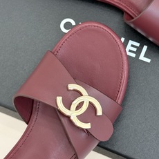 CHANE*|小香26B新品 双C金属扣一字带平底拖鞋 金属双C徽标精致亮眼 一字带简约不失格调 真皮鞋床亲肤贴合脚型 CHANE*|小香26B新品 双C金属扣一字带平底拖鞋 金属双C徽标精致亮眼 一字带简约不失格调 真皮鞋床亲肤贴合脚型