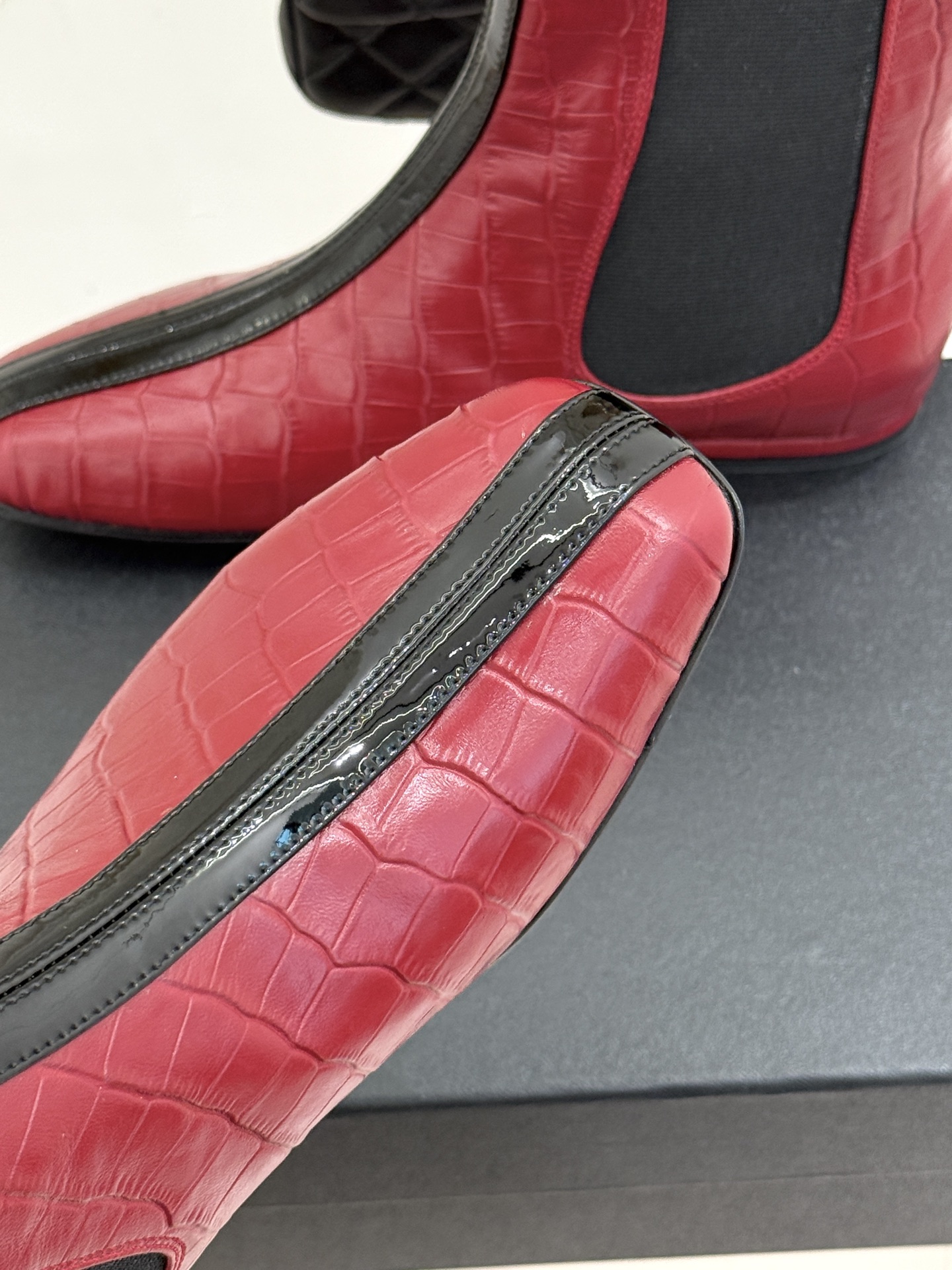 CHANE*｜小香26A秋冬新品 鳄鱼纹拼接方头切尔西短靴 秋冬鞋柜C位担当 小众不撞款回头率高 时髦精闭眼入不亏 复古