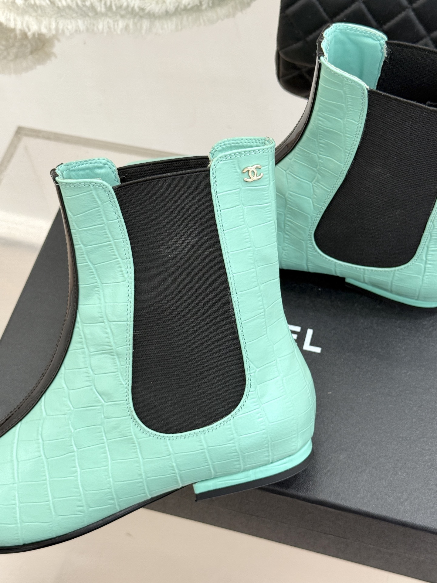 CHANE*|小香26A秋冬新品 鳄鱼纹拼接方头切尔西短靴 秋冬鞋柜C位担当 小众不撞款回头率高 时髦精闭眼入不亏 复古 CHANE*|小香26A秋冬新品 鳄鱼纹拼接方头切尔西短靴 秋冬鞋柜C位担当 小众不撞款回头率高 时髦精闭眼入不亏 复古
