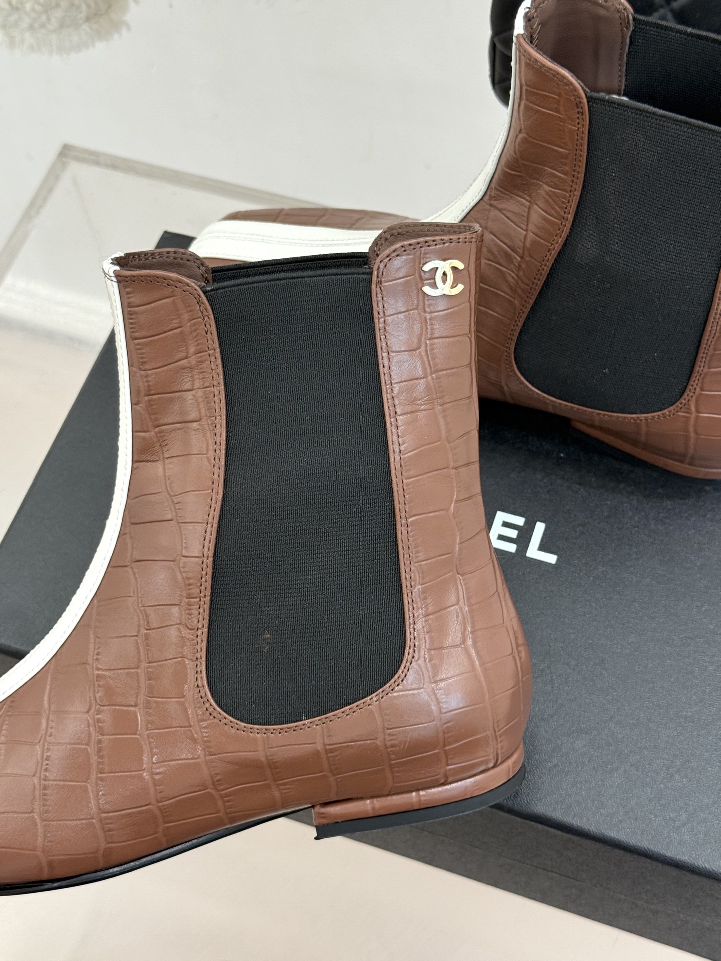 CHANE*|小香26A秋冬新品 鳄鱼纹拼接方头切尔西短靴 秋冬鞋柜C位担当 小众不撞款回头率高 时髦精闭眼入不亏 复古 CHANE*|小香26A秋冬新品 鳄鱼纹拼接方头切尔西短靴 秋冬鞋柜C位担当 小众不撞款回头率高 时髦精闭眼入不亏 复古