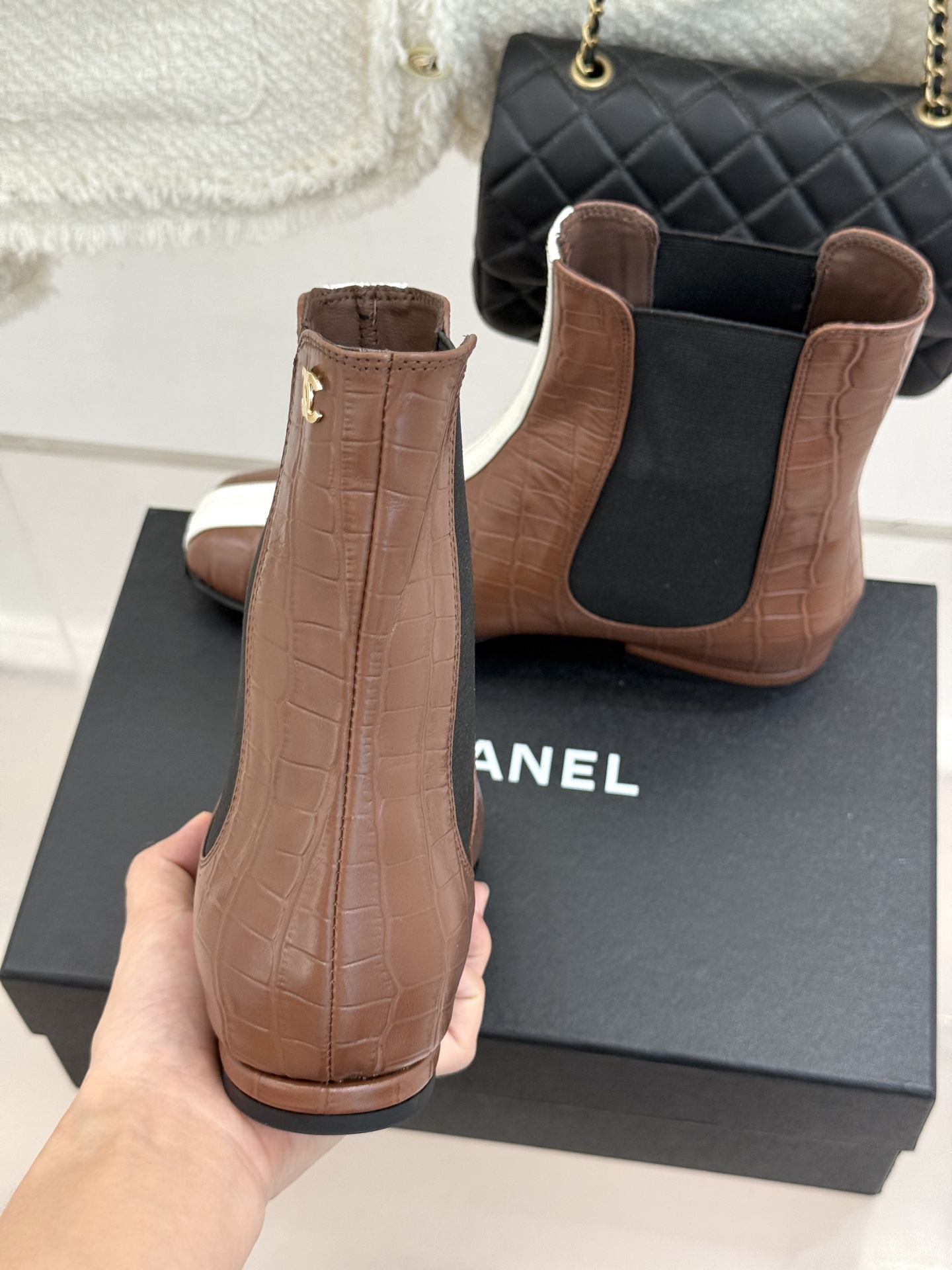 CHANE*|小香26A秋冬新品 鳄鱼纹拼接方头切尔西短靴 秋冬鞋柜C位担当 小众不撞款回头率高 时髦精闭眼入不亏 复古 CHANE*|小香26A秋冬新品 鳄鱼纹拼接方头切尔西短靴 秋冬鞋柜C位担当 小众不撞款回头率高 时髦精闭眼入不亏 复古