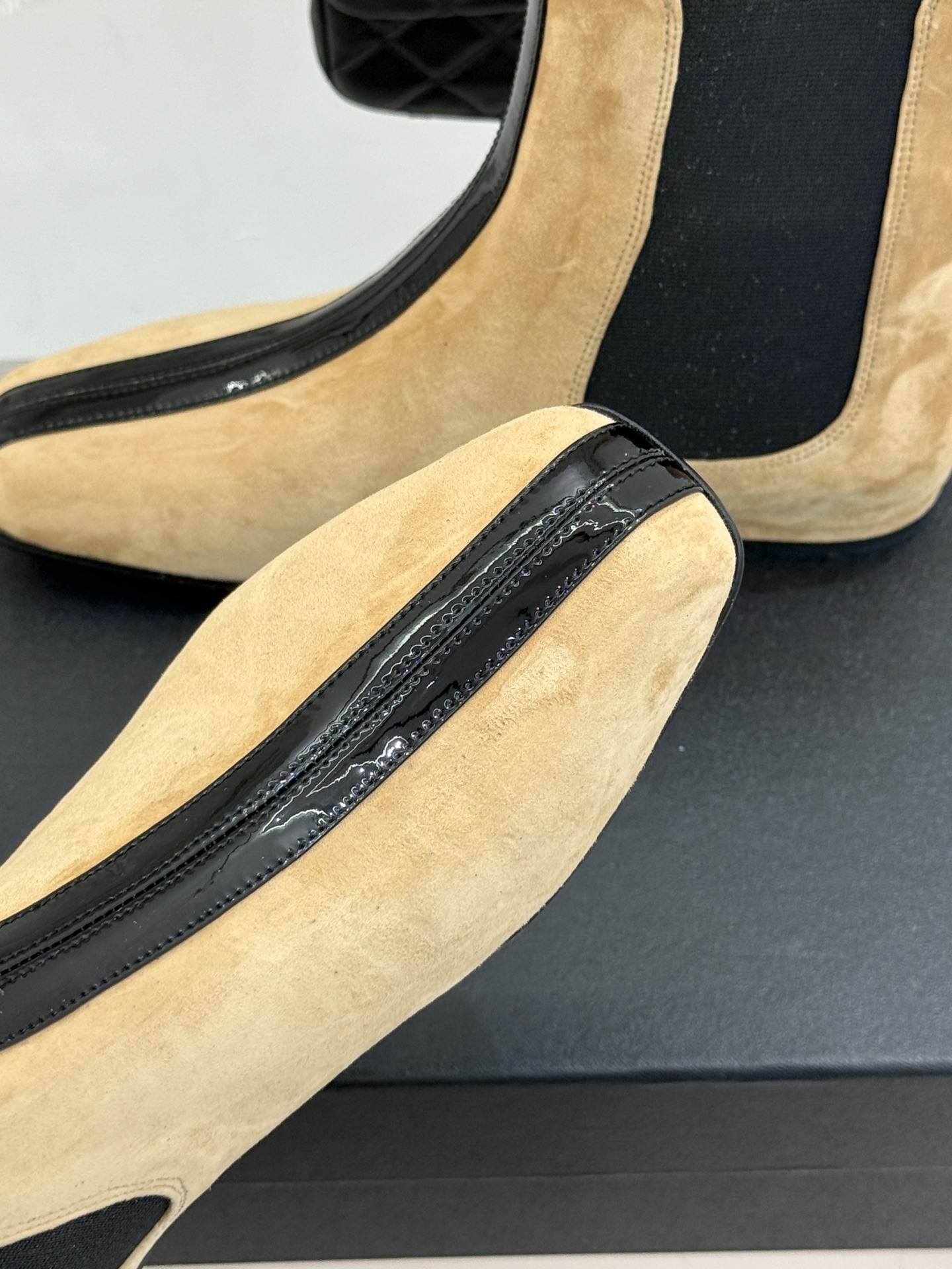 CHANE*|小香26A秋冬新品 鳄鱼纹拼接方头切尔西短靴 秋冬鞋柜C位担当 小众不撞款回头率高 时髦精闭眼入不亏 复古 CHANE*|小香26A秋冬新品 鳄鱼纹拼接方头切尔西短靴 秋冬鞋柜C位担当 小众不撞款回头率高 时髦精闭眼入不亏 复古