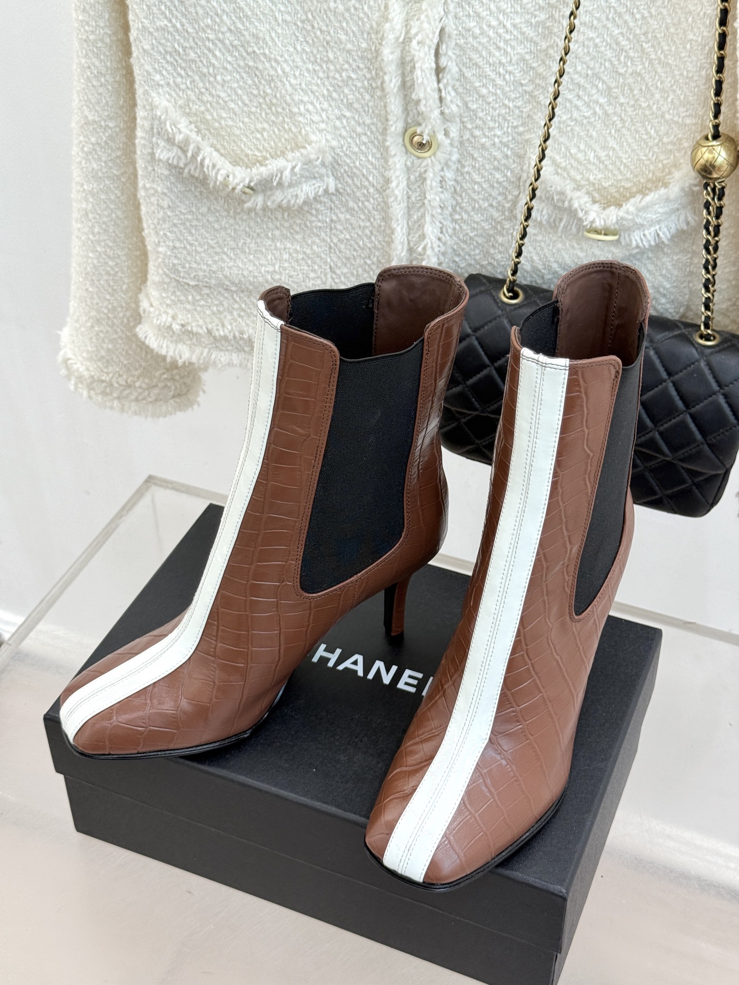 CHANE*|小香26A秋冬新品 鳄鱼纹拼接方头切尔西短靴 秋冬鞋柜C位担当 小众不撞款回头率高 时髦精闭眼入不亏 复古 CHANE*|小香26A秋冬新品 鳄鱼纹拼接方头切尔西短靴 秋冬鞋柜C位担当 小众不撞款回头率高 时髦精闭眼入不亏 复古