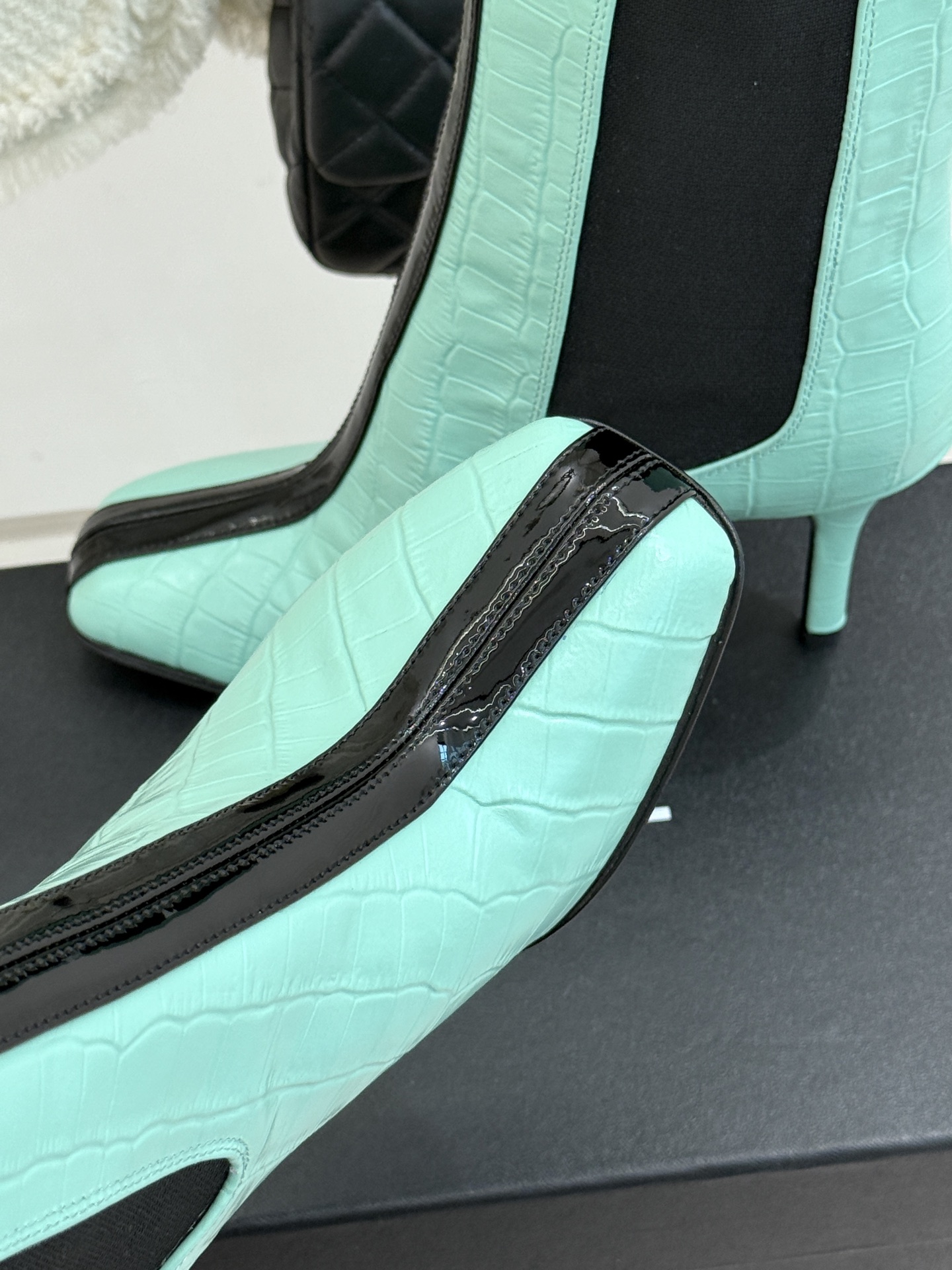 CHANE*｜小香26A秋冬新品 鳄鱼纹拼接方头切尔西短靴 秋冬鞋柜C位担当 小众不撞款回头率高 时髦精闭眼入不亏 复古
