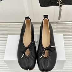 MaisonMargiela|MM6马吉拉 蝴蝶结芭蕾舞鞋分趾鞋单鞋~ 解构先锋碰撞柔婉芭蕾 经典Tabi分趾辨识度拉满 MaisonMargiela|MM6马吉拉 蝴蝶结芭蕾舞鞋分趾鞋单鞋~ 解构先锋碰撞柔婉芭蕾 经典Tabi分趾辨识度拉满