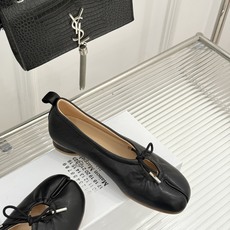 MaisonMargiela|MM6马吉拉 蝴蝶结芭蕾舞鞋分趾鞋单鞋~ 解构先锋碰撞柔婉芭蕾 经典Tabi分趾辨识度拉满 MaisonMargiela|MM6马吉拉 蝴蝶结芭蕾舞鞋分趾鞋单鞋~ 解构先锋碰撞柔婉芭蕾 经典Tabi分趾辨识度拉满
