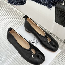 MaisonMargiela|MM6马吉拉 蝴蝶结芭蕾舞鞋分趾鞋单鞋~ 解构先锋碰撞柔婉芭蕾 经典Tabi分趾辨识度拉满 MaisonMargiela|MM6马吉拉 蝴蝶结芭蕾舞鞋分趾鞋单鞋~ 解构先锋碰撞柔婉芭蕾 经典Tabi分趾辨识度拉满