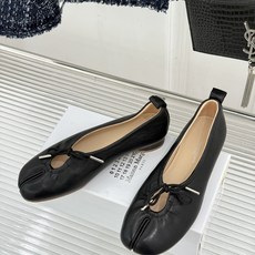 MaisonMargiela|MM6马吉拉 蝴蝶结芭蕾舞鞋分趾鞋单鞋~ 解构先锋碰撞柔婉芭蕾 经典Tabi分趾辨识度拉满 MaisonMargiela|MM6马吉拉 蝴蝶结芭蕾舞鞋分趾鞋单鞋~ 解构先锋碰撞柔婉芭蕾 经典Tabi分趾辨识度拉满