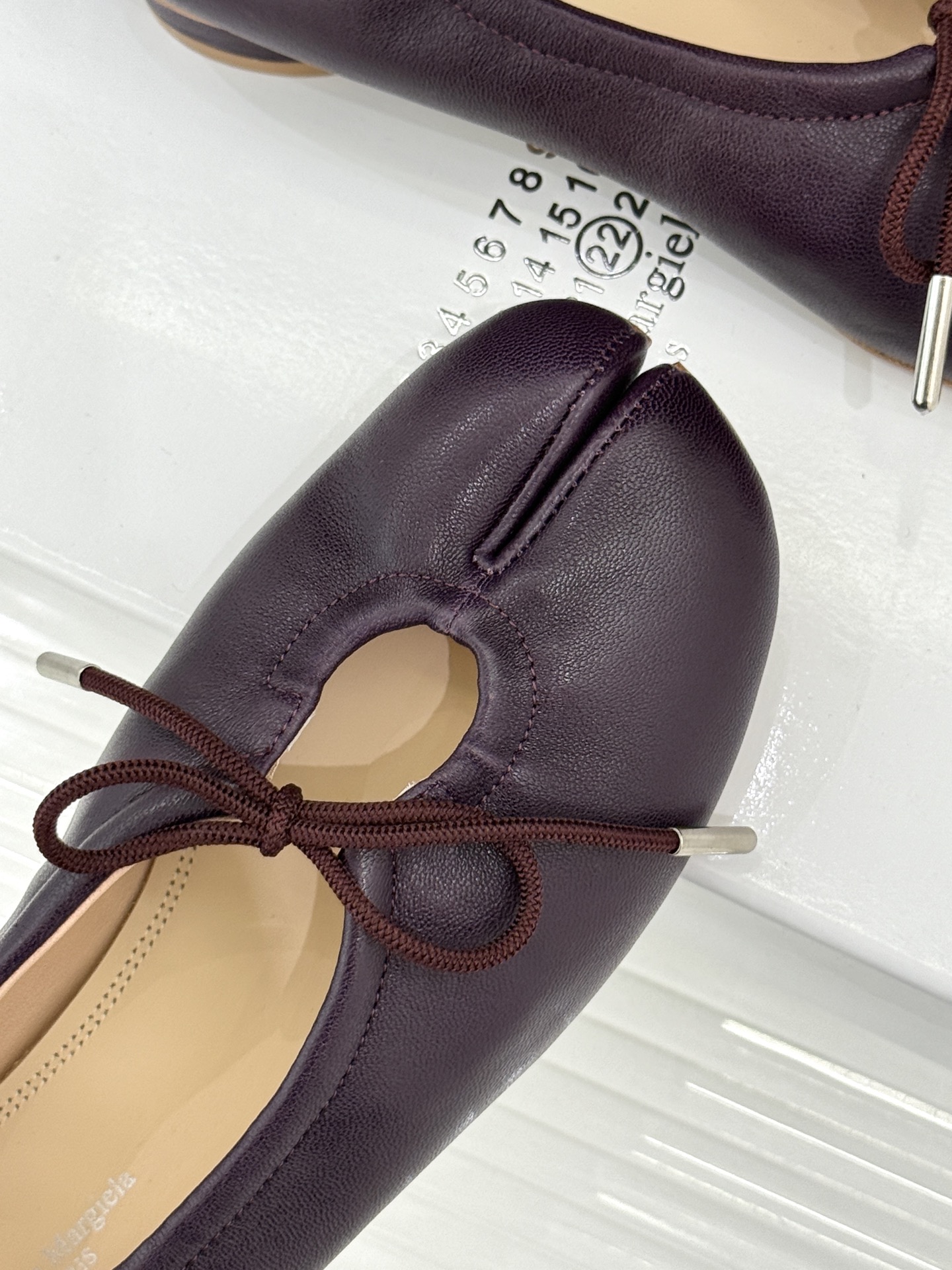 MaisonMargiela｜MM6马吉拉 蝴蝶结芭蕾舞鞋分趾鞋单鞋～ 解构先锋碰撞柔婉芭蕾 经典Tabi分趾辨识度拉满