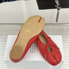 MaisonMargiela|MM6马吉拉 蝴蝶结芭蕾舞鞋分趾鞋单鞋~ 解构先锋碰撞柔婉芭蕾 经典Tabi分趾辨识度拉满 MaisonMargiela|MM6马吉拉 蝴蝶结芭蕾舞鞋分趾鞋单鞋~ 解构先锋碰撞柔婉芭蕾 经典Tabi分趾辨识度拉满