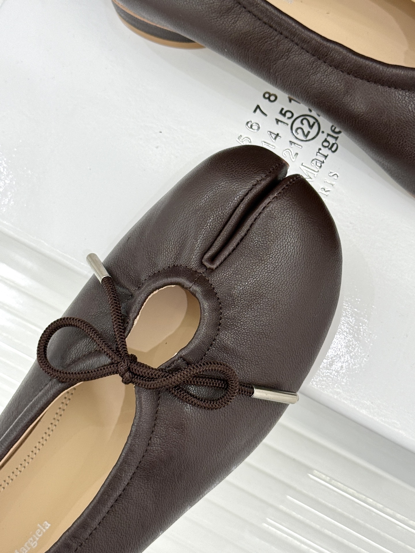 MaisonMargiela｜MM6马吉拉 蝴蝶结芭蕾舞鞋分趾鞋单鞋～ 解构先锋碰撞柔婉芭蕾 经典Tabi分趾辨识度拉满