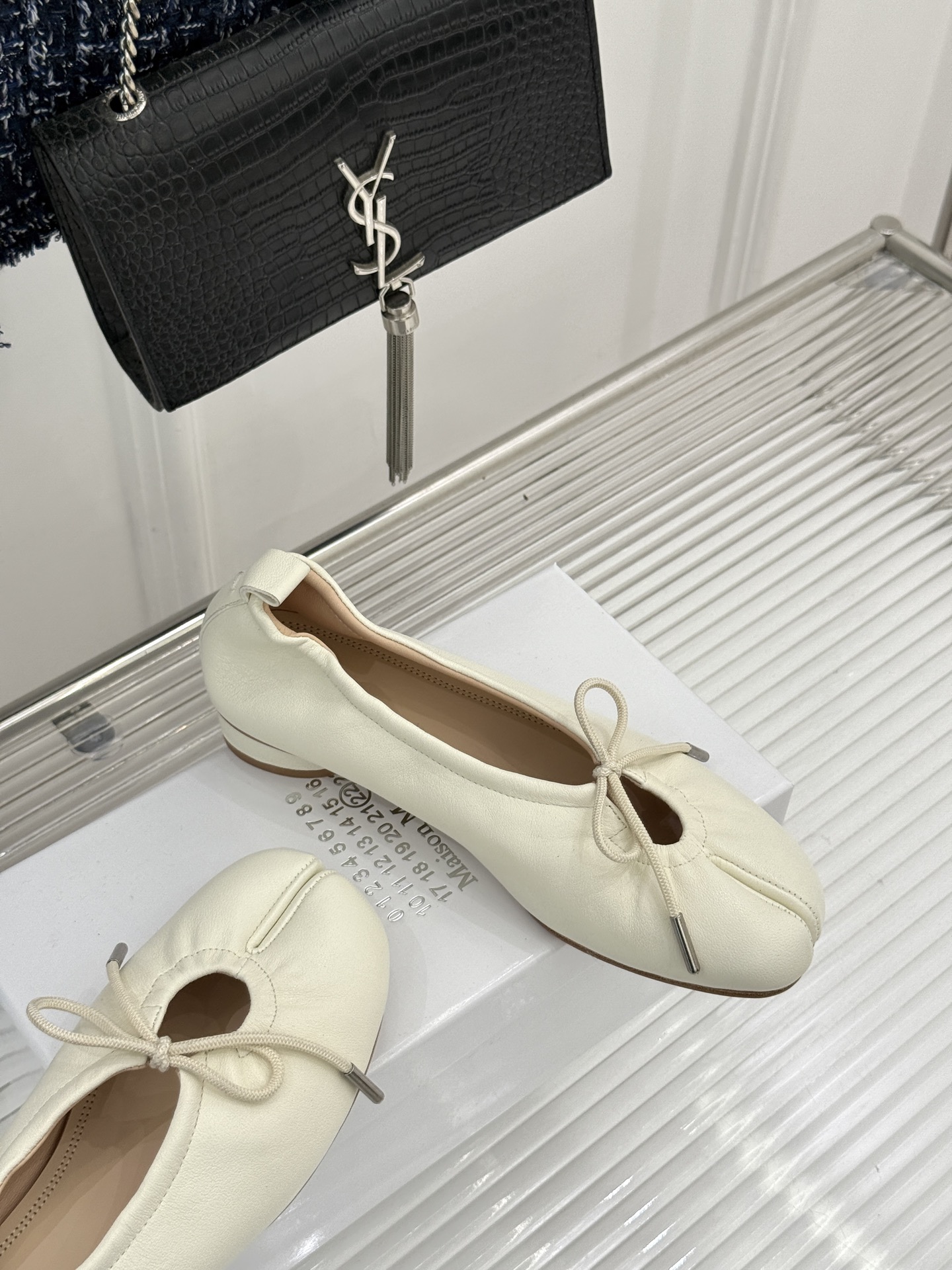 MaisonMargiela｜MM6马吉拉 蝴蝶结芭蕾舞鞋分趾鞋单鞋～ 解构先锋碰撞柔婉芭蕾 经典Tabi分趾辨识度拉满