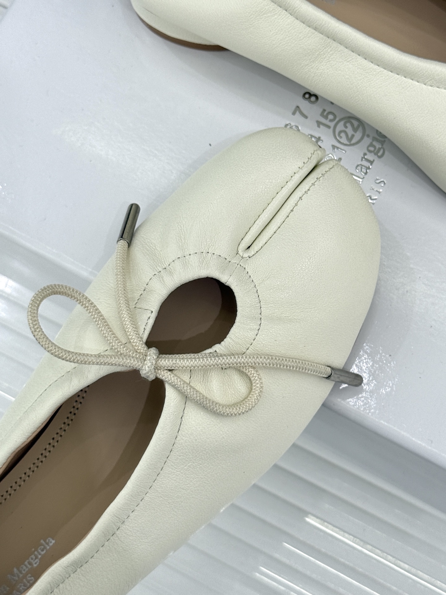 MaisonMargiela｜MM6马吉拉 蝴蝶结芭蕾舞鞋分趾鞋单鞋～ 解构先锋碰撞柔婉芭蕾 经典Tabi分趾辨识度拉满
