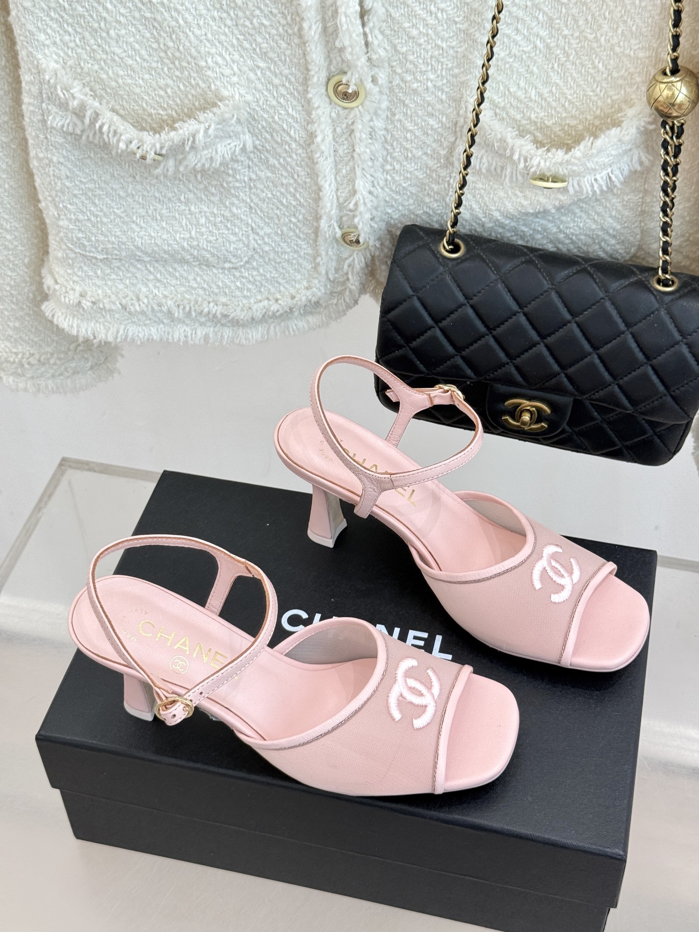 CHANE*｜小香26B新品 双C网纱一字带高跟凉鞋 网纱一字带晕染轻灵质感 双C刺绣镌刻经典标识 通透肌理衬出柔媚氛围