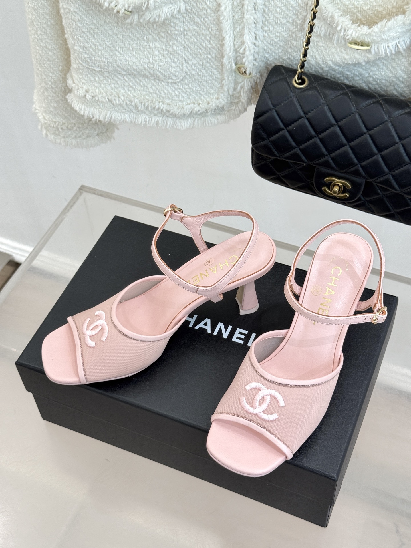CHANE*｜小香26B新品 双C网纱一字带高跟凉鞋 网纱一字带晕染轻灵质感 双C刺绣镌刻经典标识 通透肌理衬出柔媚氛围