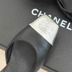 CHANE*|小香26A新品 拼色方头粗跟后空凉鞋 鞋身双C标识精致低调 方头版型衬得脚型秀气 拼色设计复古吸睛 粗跟稳 CHANE*|小香26A新品 拼色方头粗跟后空凉鞋 鞋身双C标识精致低调 方头版型衬得脚型秀气 拼色设计复古吸睛 粗跟稳