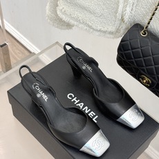 CHANE*|小香26A新品 拼色方头粗跟后空凉鞋 鞋身双C标识精致低调 方头版型衬得脚型秀气 拼色设计复古吸睛 粗跟稳 CHANE*|小香26A新品 拼色方头粗跟后空凉鞋 鞋身双C标识精致低调 方头版型衬得脚型秀气 拼色设计复古吸睛 粗跟稳