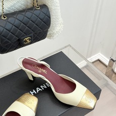 CHANE*|小香26A新品 拼色方头粗跟后空凉鞋 鞋身双C标识精致低调 方头版型衬得脚型秀气 拼色设计复古吸睛 粗跟稳 CHANE*|小香26A新品 拼色方头粗跟后空凉鞋 鞋身双C标识精致低调 方头版型衬得脚型秀气 拼色设计复古吸睛 粗跟稳