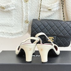 CHANE*|小香26A新品 拼色方头粗跟后空凉鞋 鞋身双C标识精致低调 方头版型衬得脚型秀气 拼色设计复古吸睛 粗跟稳 CHANE*|小香26A新品 拼色方头粗跟后空凉鞋 鞋身双C标识精致低调 方头版型衬得脚型秀气 拼色设计复古吸睛 粗跟稳