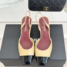 CHANE*|小香26A新品 拼色方头粗跟后空凉鞋 鞋身双C标识精致低调 方头版型衬得脚型秀气 拼色设计复古吸睛 粗跟稳 CHANE*|小香26A新品 拼色方头粗跟后空凉鞋 鞋身双C标识精致低调 方头版型衬得脚型秀气 拼色设计复古吸睛 粗跟稳