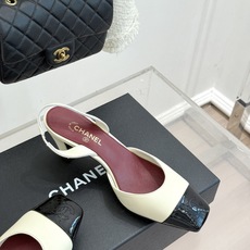 CHANE*|小香26A新品 拼色方头粗跟后空凉鞋 鞋身双C标识精致低调 方头版型衬得脚型秀气 拼色设计复古吸睛 粗跟稳 CHANE*|小香26A新品 拼色方头粗跟后空凉鞋 鞋身双C标识精致低调 方头版型衬得脚型秀气 拼色设计复古吸睛 粗跟稳