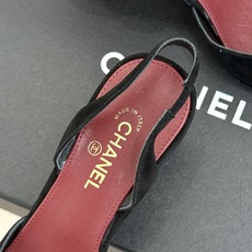 CHANE*|小香26A新品 拼色方头粗跟后空凉鞋 鞋身双C标识精致低调 方头版型衬得脚型秀气 拼色设计复古吸睛 粗跟稳 CHANE*|小香26A新品 拼色方头粗跟后空凉鞋 鞋身双C标识精致低调 方头版型衬得脚型秀气 拼色设计复古吸睛 粗跟稳